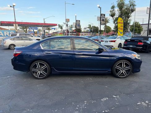 Used 2017 Honda Accord Sport image 7
