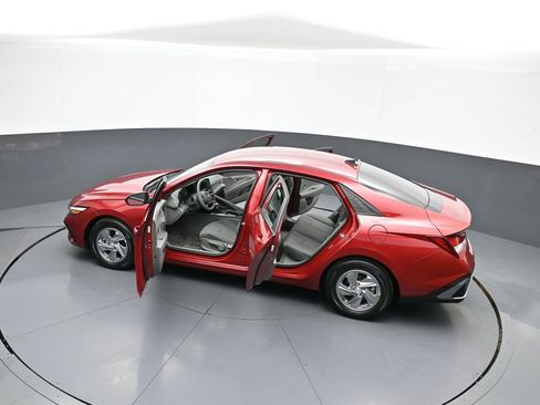 Certified 2024 Hyundai Elantra SE FWD image 43