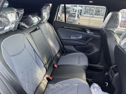 New 2026 Volkswagen Tiguan SEL R-Line AWD/4WD image 11