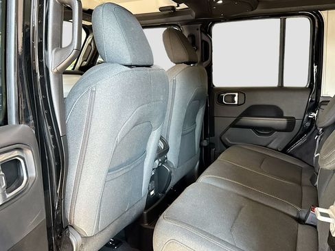 Used 2025 Jeep Wrangler Unlimited Sahara AWD/4WD image 29