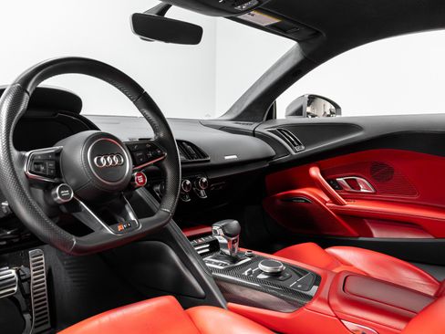 Used 2018 Audi R8 V10 w/ Premium Package image 7
