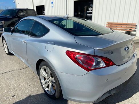 Used 2012 Hyundai Genesis 3.8 RWD image 3
