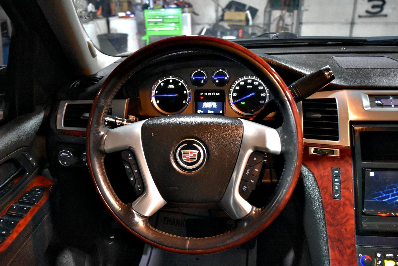 Used 2014 Cadillac Escalade Luxury RWD image 37