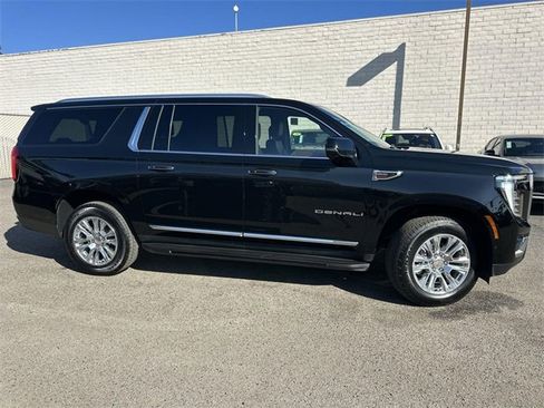 Used 2025 GMC Yukon XL Denali image 3