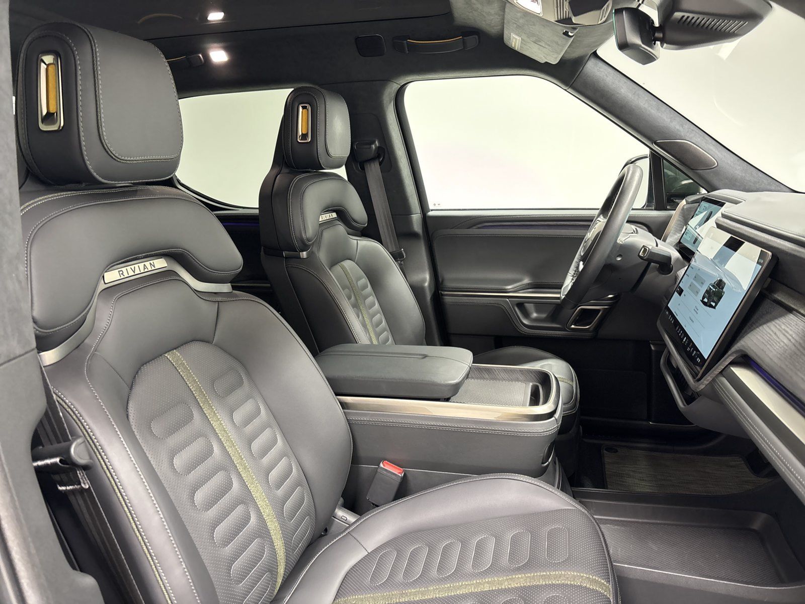 Used 2024 Rivian R1T Adventure Dual AWD/4WD image 23