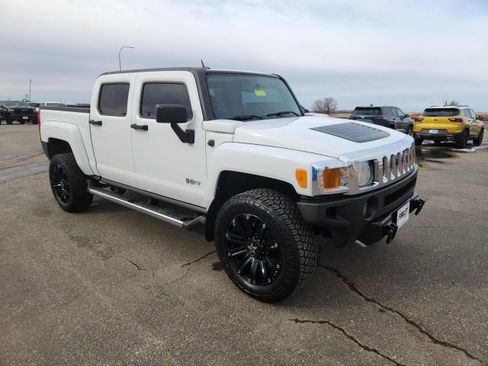 Used 2010 HUMMER H3T Luxury image 6