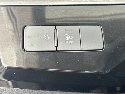 Used 2021 Audi e-tron Premium w/ Convenience Plus Package AWD/4WD image 24