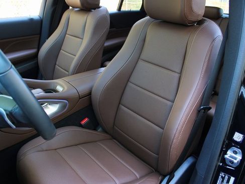 Used 2024 Mercedes-Benz GLE 450 4MATIC w/ AMG Line Exterior image 9