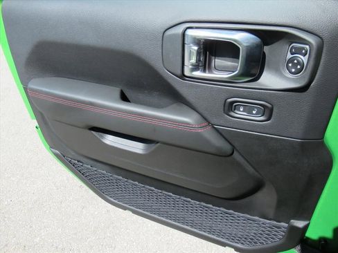 New 2025 Jeep Wrangler Unlimited Rubicon w/ Technology Group image 26