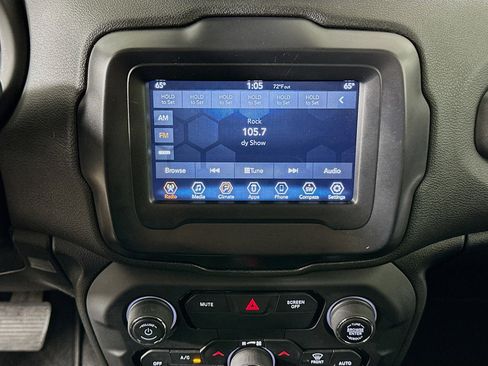 Used 2018 Jeep Renegade Latitude image 19