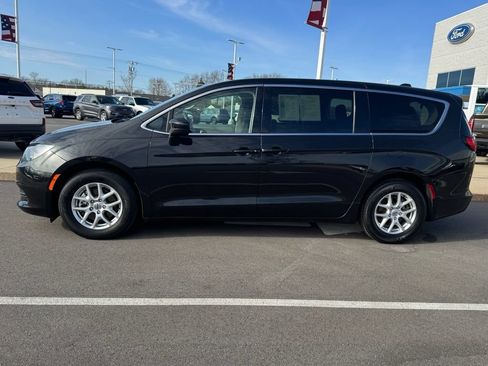 Used 2022 Chrysler Voyager LX FWD image 5