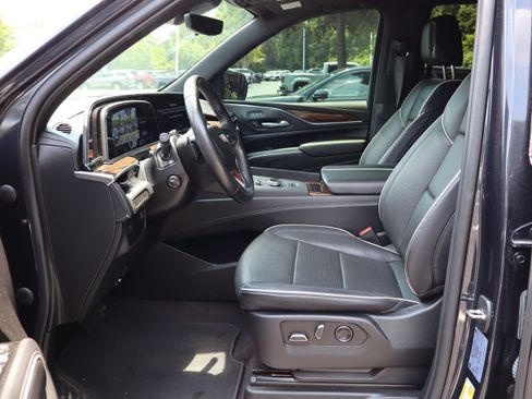 Used 2023 Cadillac Escalade Premium Luxury w/ LPO, Floor Liner Package AWD/4WD image 19