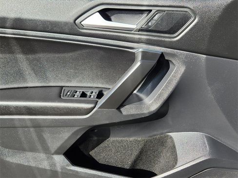 Used 2021 Volkswagen Tiguan S image 3