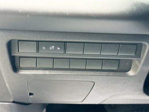 Used 2024 Mitsubishi Outlander ES image 11