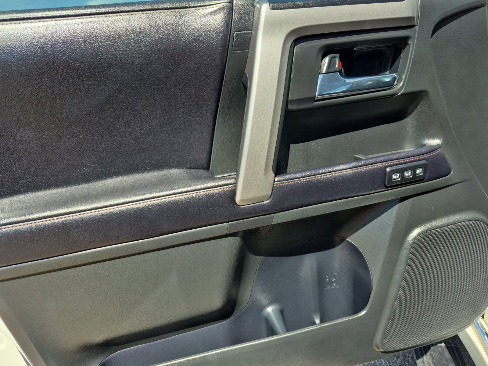 Used 2018 Toyota 4Runner Limited w/ Preferred Accessory Package AWD/4WD image 14