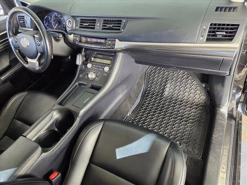Used 2017 Lexus CT 200h image 18