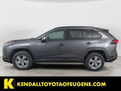 Used 2022 Toyota RAV4 LE AWD/4WD image 2
