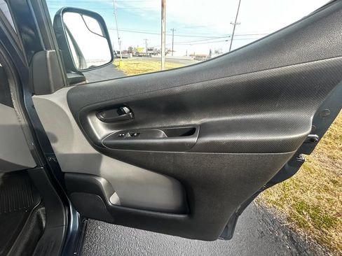 Used 2019 Nissan NV200 SV w/ Navigation Package image 19