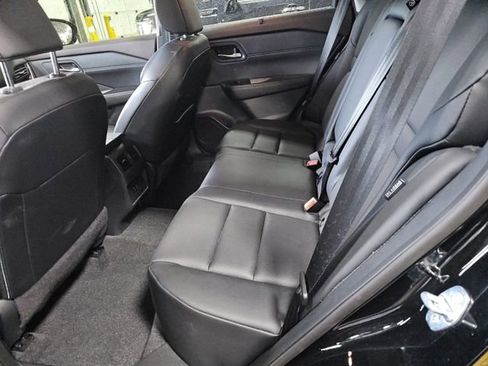 Used 2023 Nissan Rogue SV w/ SV Premium B Package image 9