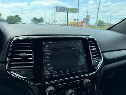 Used 2019 Jeep Grand Cherokee Altitude AWD/4WD image 38
