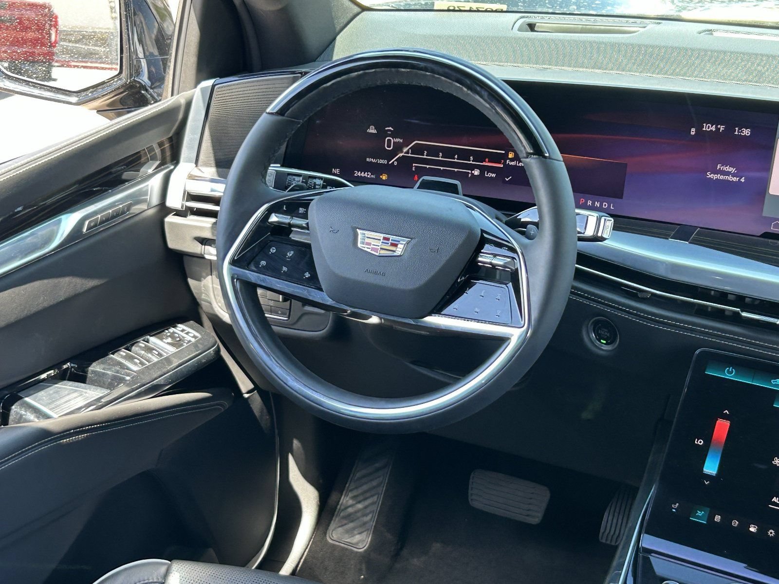 Certified 2025 Cadillac Escalade ESV Premium Luxury w/ LPO, Floor Liner Package AWD/4WD image 18