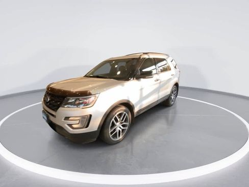 Used 2017 Ford Explorer Sport w/ Equipment Group 401A AWD/4WD image 4
