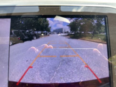 Used 2022 Chevrolet Equinox RS w/ Infotainment Package image 31