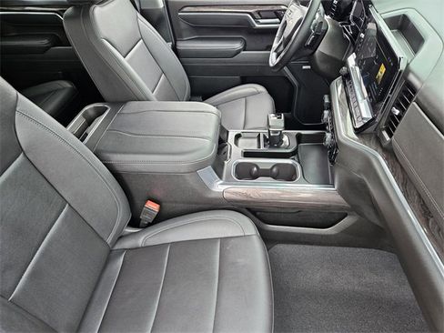 Used 2025 Chevrolet Silverado 1500 LTZ image 14