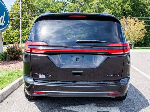 Used 2025 Chrysler Pacifica Limited FWD image 4