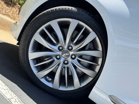 Used 2015 Hyundai Genesis 5.0 image 9