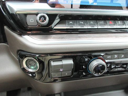 New 2026 Chevrolet Silverado 1500 LTZ w/ LTZ Premium Package AWD/4WD image 33