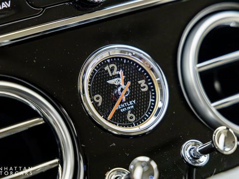 Used 2024 Bentley Continental GT image 17