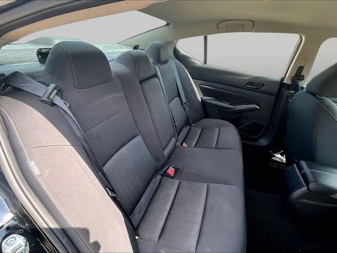 Used 2024 Nissan Altima 2.5 SV FWD image 19