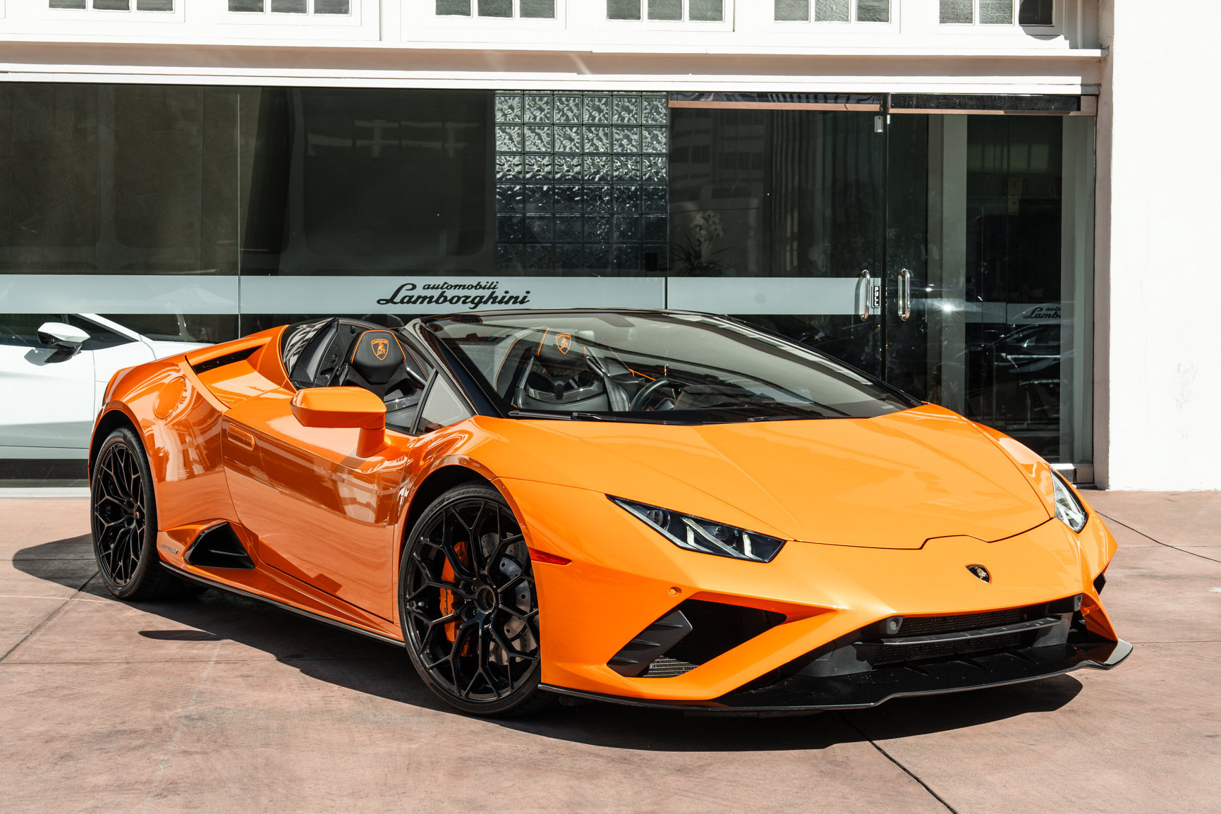 Used 2020 Lamborghini Huracan EVO RWD image 1