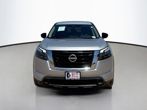 Used 2024 Nissan Pathfinder S FWD image 2