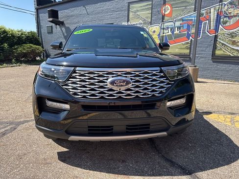 Used 2022 Ford Explorer Platinum w/ Equipment Group 601A AWD/4WD image 2