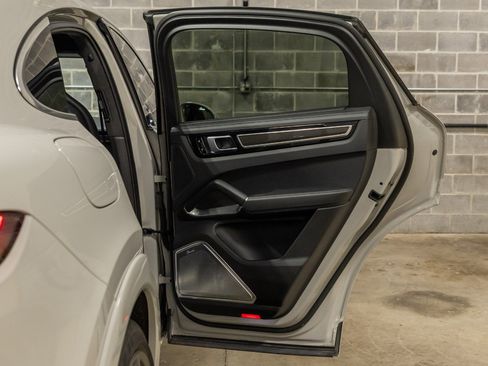 Used 2021 Porsche Cayenne Turbo S image 56