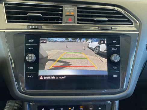 Certified 2022 Volkswagen Tiguan SE FWD image 4