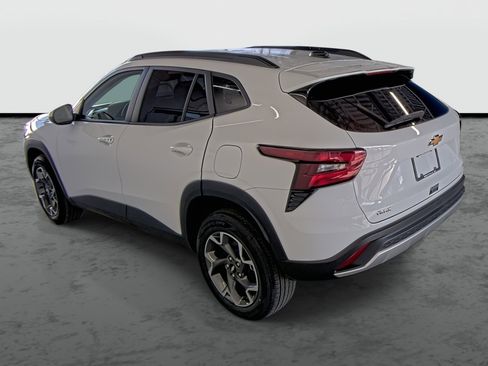 Used 2025 Chevrolet Trax LT w/ Driver Confidence Package image 11