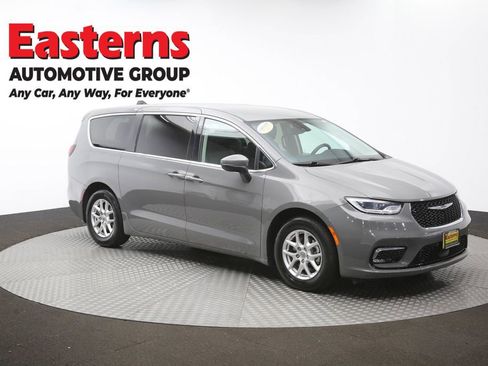 Used 2023 Chrysler Pacifica Touring-L FWD image 49