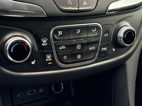 Used 2024 Chevrolet Equinox LT image 33