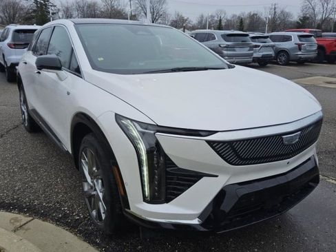 Used 2025 Cadillac Optiq Luxury 2 w/ LPO, Floor Liner Package image 2