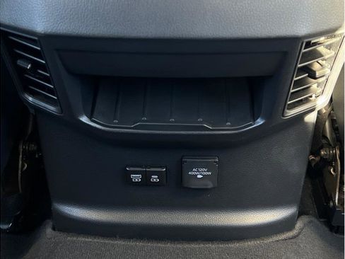 Used 2022 Toyota Tundra Limited image 10