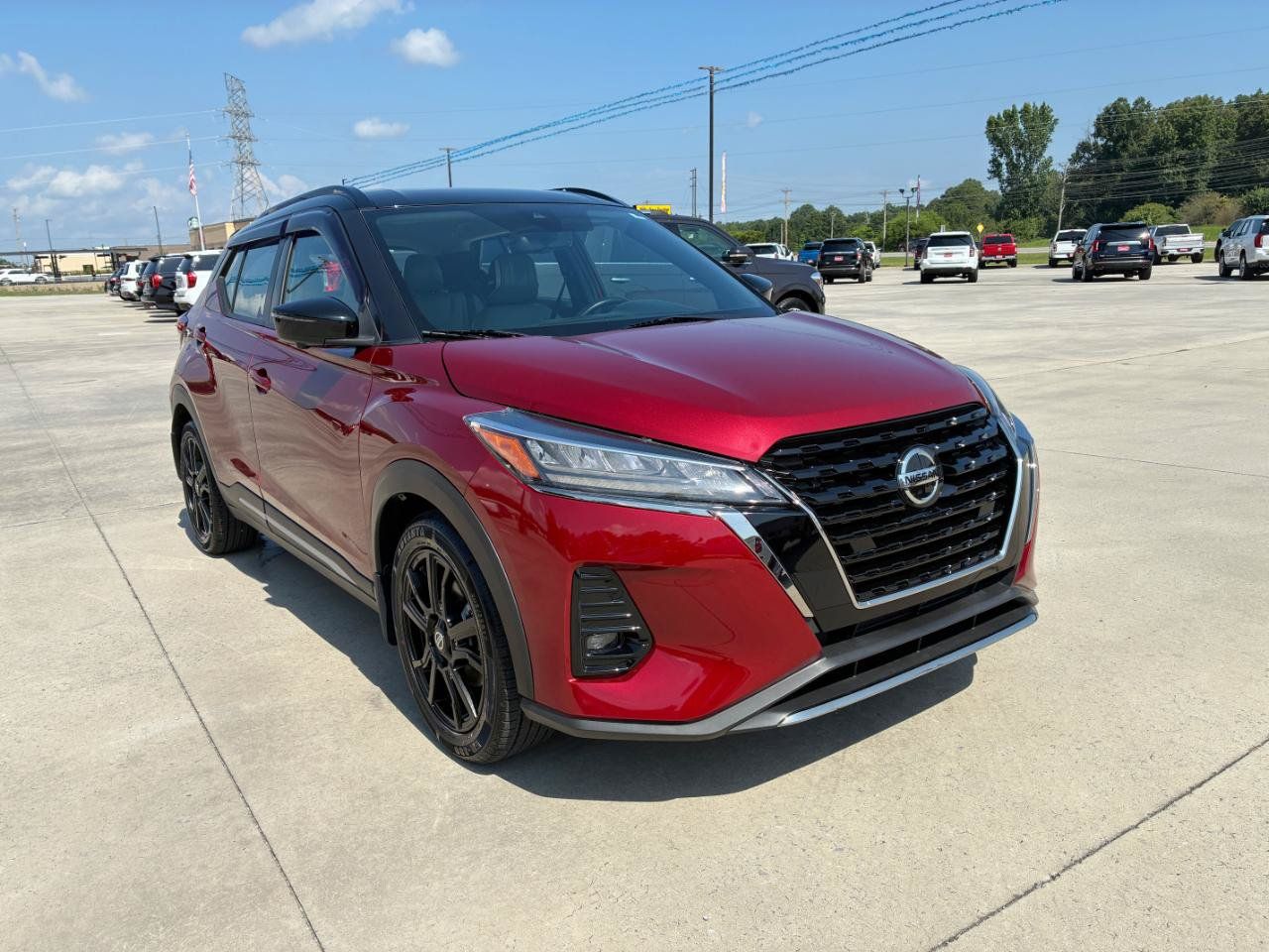 Used 2021 Nissan Kicks SR w/ SR Premium Package FWD image 4
