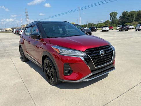 Used 2021 Nissan Kicks SR w/ SR Premium Package FWD image 4