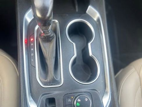 Used 2022 Chevrolet Traverse LT image 12