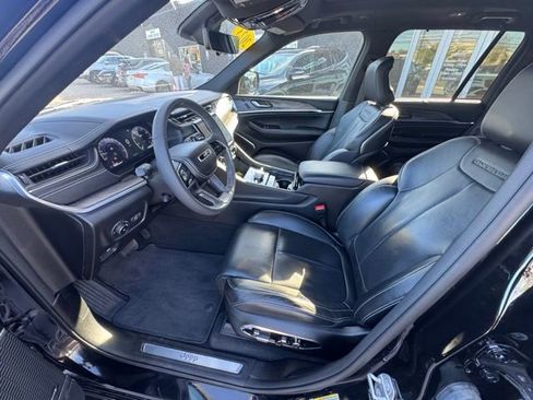 Used 2023 Jeep Grand Cherokee Overland w/ Luxury Tech Group IV AWD/4WD image 22