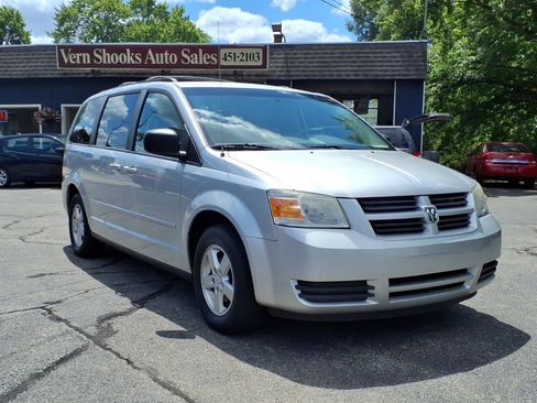 Used 2010 Dodge Grand Caravan Hero w/ Popular Equipment Group FWD image 4