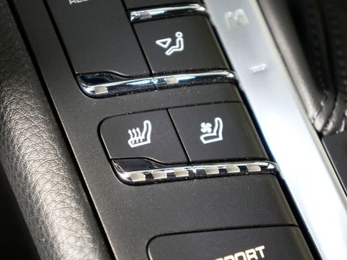 Certified 2021 Porsche Macan S AWD/4WD image 32