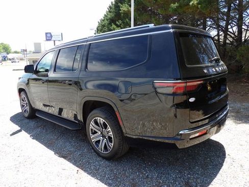 Used 2024 Jeep Wagoneer L Series II w/ Flexible Seating Group AWD/4WD image 3
